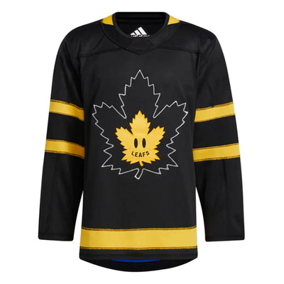 Toronto Maple Leafs on X: Those white & gold jerseys eh 🤩   / X