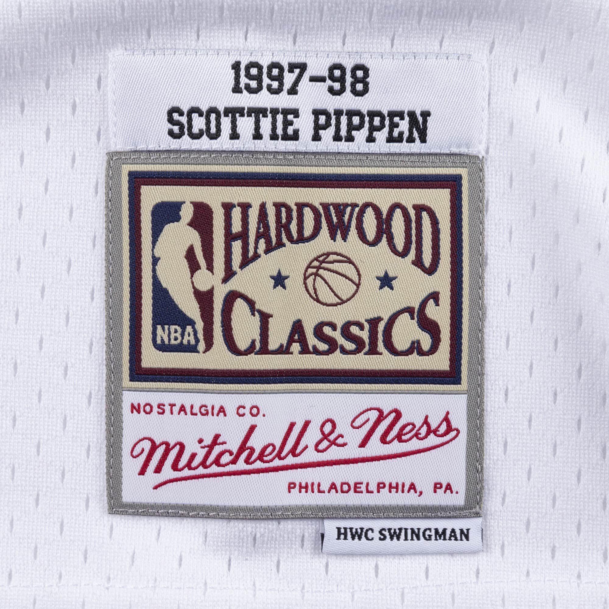 Men's Mitchell & Ness Scottie Pippen Black Chicago Bulls 1997-98 Hardwood  Classics Swingman Jersey